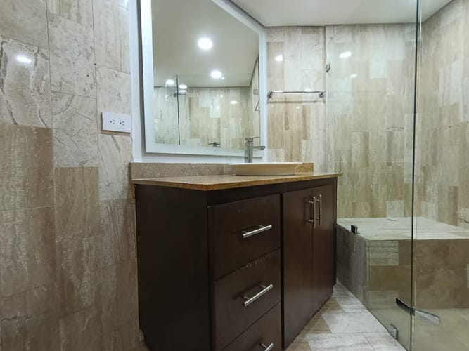 Apartamento de 3 alcobas en arriendo en El Poblado, Medellín, 148 m² · foto 13 de 19