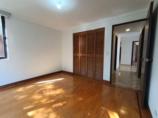 Apartamento de 3 alcobas en arriendo en El Poblado, Medellín, 148 m² · foto 17 de 19