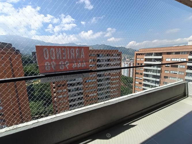 Apartamento de 2 alcobas en arriendo en Loma Del Escobero, Envigado, 85 m² · foto 2 de 7