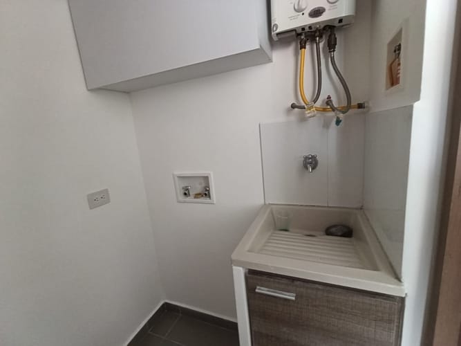 Apartamento de 2 alcobas en arriendo en Loma Del Escobero, Envigado, 85 m² · foto 3 de 7