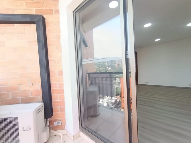 Oficina en arriendo en El Poblado, Medellín, 76 m² · foto 5 de 13