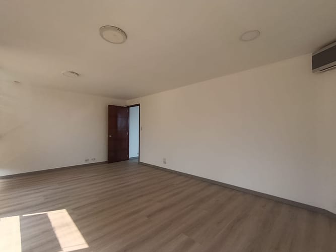 Oficina en arriendo en El Poblado, Medellín, 76 m² · foto 9 de 13