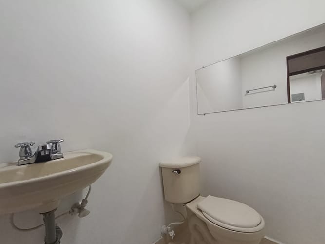 Oficina en arriendo en El Poblado, Medellín, 76 m² · foto 12 de 13