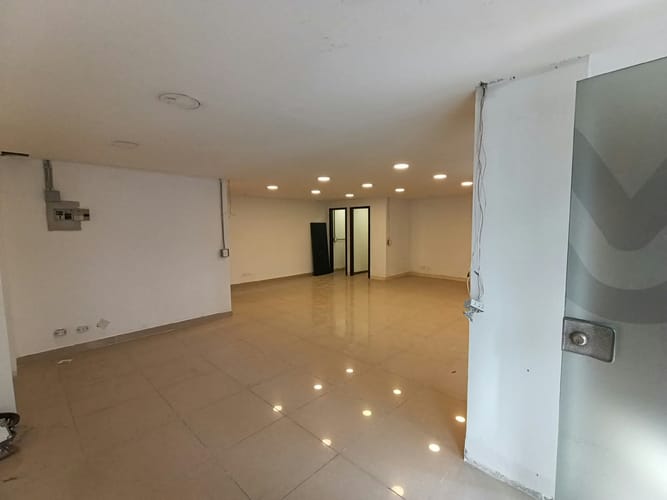 Local en arriendo en Guayaquil, Medellín, 74 m² · foto 2 de 8
