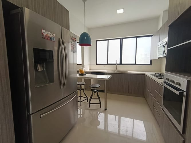 Apartamento de 3 alcobas en arriendo en El Poblado, Medellín, 277 m² · foto 5 de 20