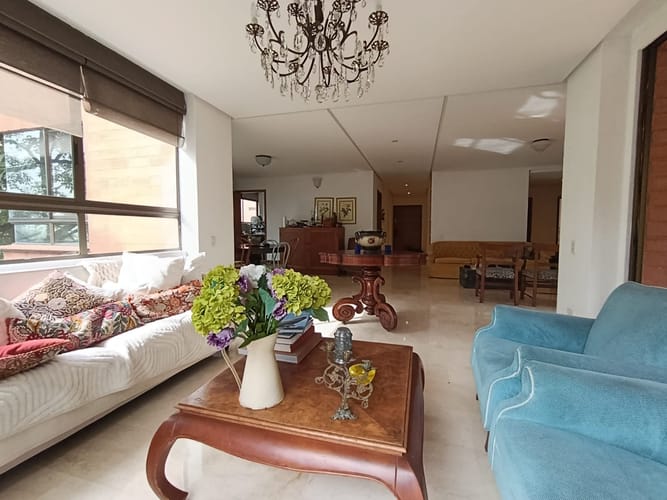 Apartamento de 3 alcobas en arriendo en Lalinde, Medellín, 280 m² · foto 4 de 20