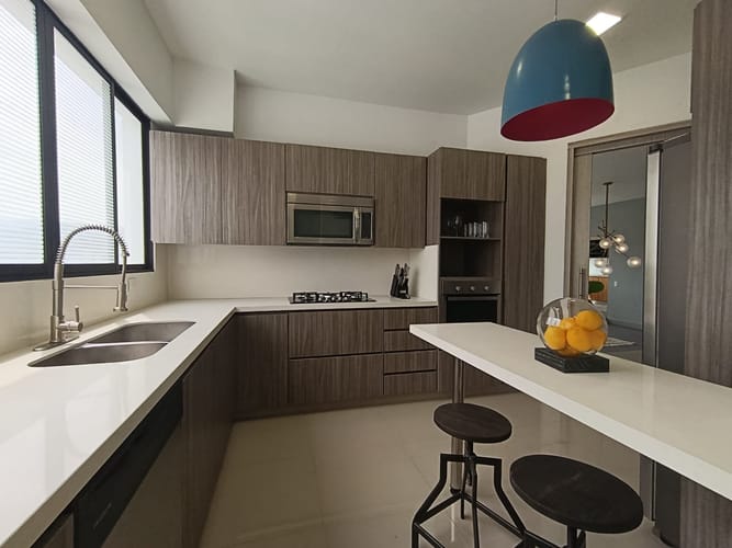 Apartamento de 3 alcobas en arriendo en El Poblado, Medellín, 277 m² · foto 6 de 20