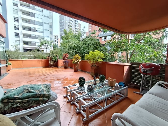 Apartamento de 3 alcobas en arriendo en Lalinde, Medellín, 280 m² · foto 6 de 20