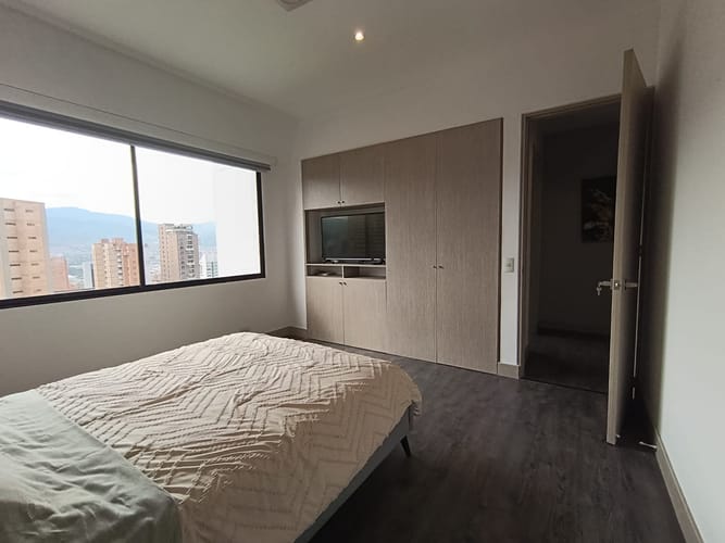 Apartamento de 3 alcobas en arriendo en El Poblado, Medellín, 277 m² · foto 18 de 20
