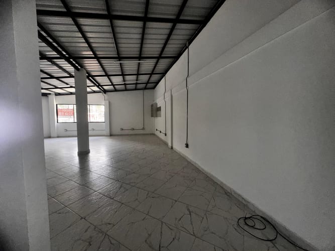 Bodega en arriendo en El Chagualo, Medellín, 120 m² · foto 2 de 17