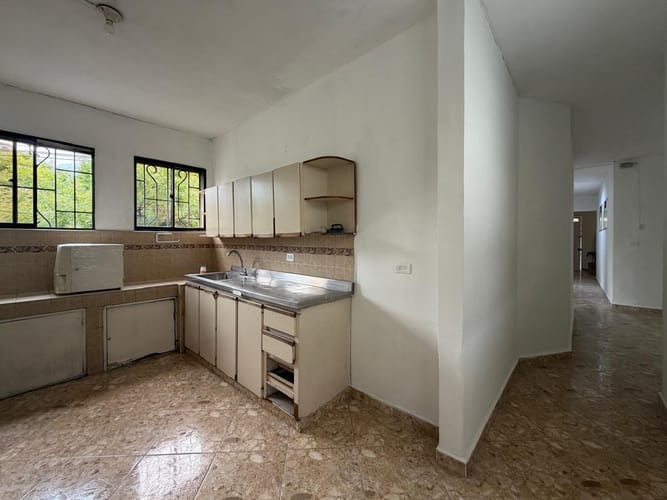 Casa de 5 alcobas en arriendo en Bombona No.1, Medellín, 133 m² · foto 2 de 20