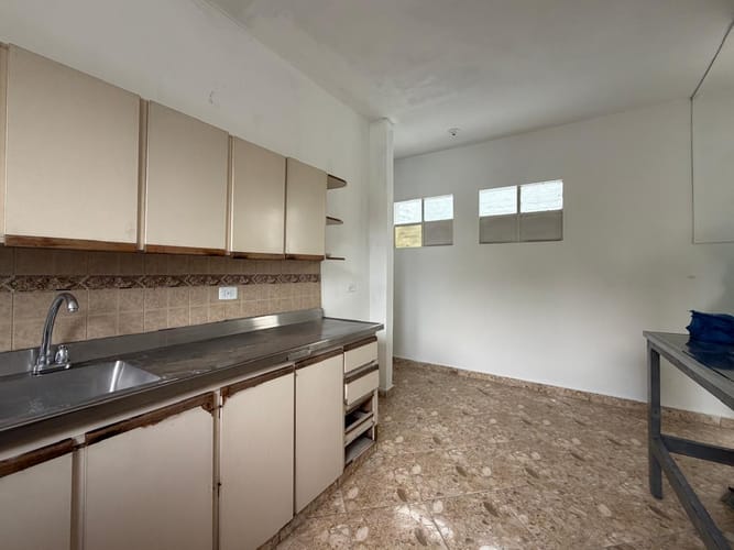 Casa de 5 alcobas en arriendo en Bombona No.1, Medellín, 133 m² · foto 3 de 20