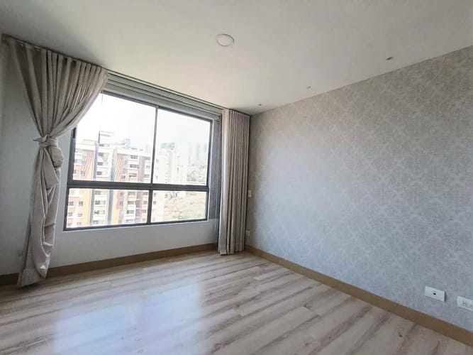 Apartamento de 3 alcobas en arriendo en Castropol, Medellín, 94 m² · foto 2 de 13