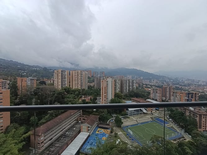 Apartamento de 2 alcobas en arriendo en Loma Del Esmeraldal, Envigado, 89 m² · foto 2 de 19