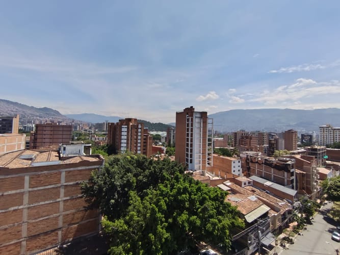 Apartamento de 3 alcobas en arriendo en Laureles, Medellín, 110 m² · foto 2 de 17