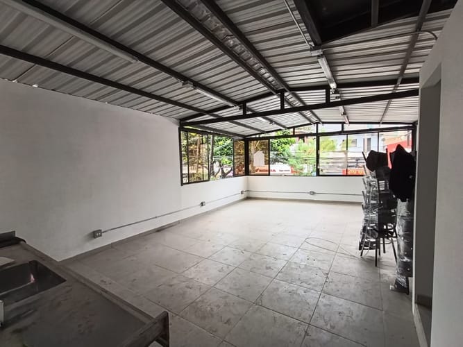 Local en arriendo en Manchester, Bello, 60 m² · foto 2 de 10