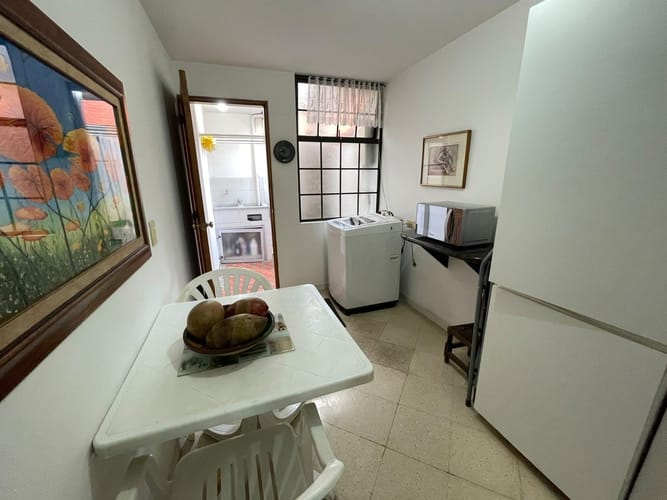 Apartamento de 3 alcobas en arriendo en Laureles, Medellín, 130 m² · foto 3 de 12