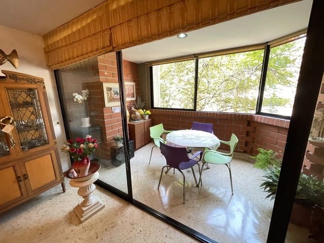 Apartamento de 3 alcobas en arriendo en Laureles, Medellín, 130 m² · foto 4 de 12