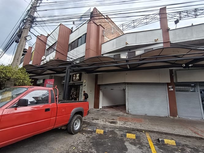 Local en arriendo en Cristo Rey, Medellín, 90 m² · foto 2 de 14