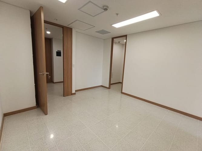 Consultorio en arriendo en Laureles, Medellín, 42 m² · foto 4 de 20