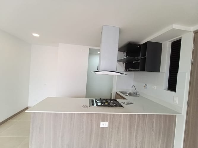 Apartamento de 3 alcobas en arriendo en Manchester, Bello, 73 m² · foto 2 de 12