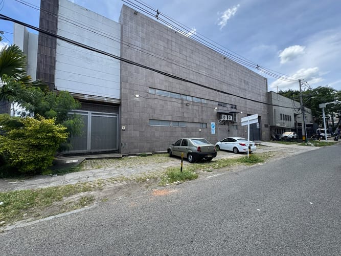 Bodega en arriendo en La Esmeralda, Itagüí, 1983 m² · foto 12 de 20