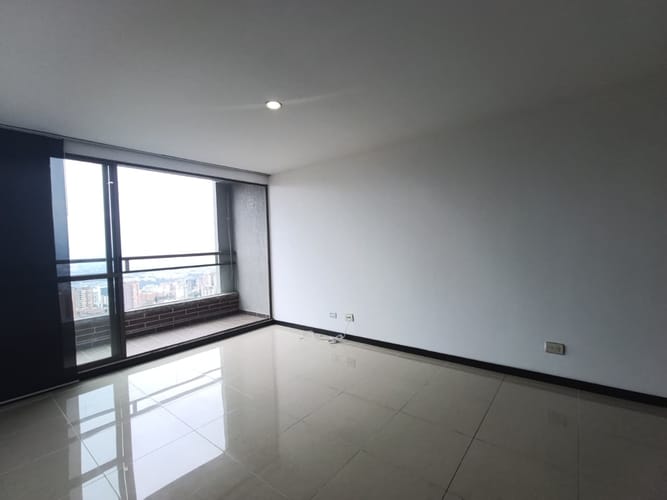 Apartamento de 3 alcobas en arriendo en El Poblado, Medellín, 84 m² · foto 2 de 20