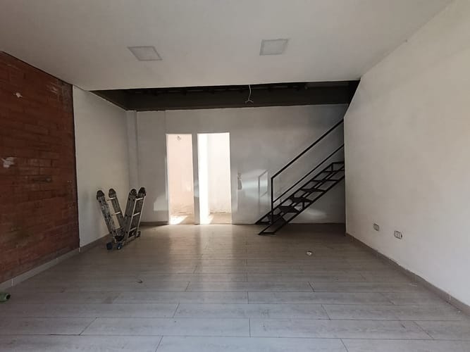 Local en arriendo en El Chagualo, Medellín, 57 m² · foto 2 de 12