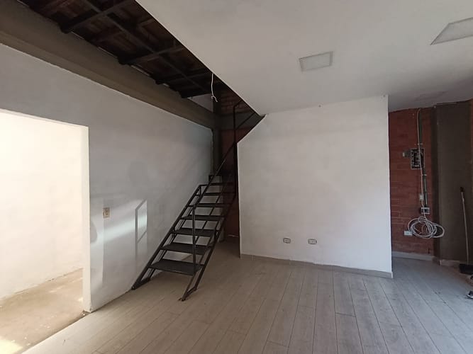 Local en arriendo en El Chagualo, Medellín, 57 m² · foto 4 de 12