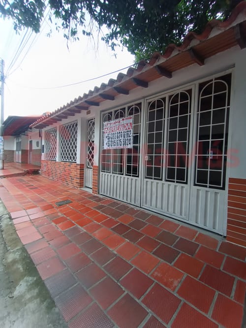 Casa de 3 alcobas en arriendo en Sector Sur, Cúcuta, 225 m² · foto 2 de 23
