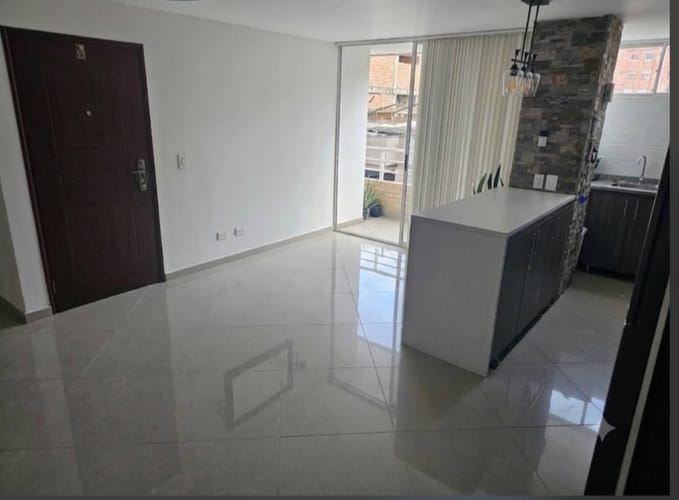Apartamento de 3 alcobas en arriendo en Conquistadores, Medellín, 77 m² · foto 2 de 11