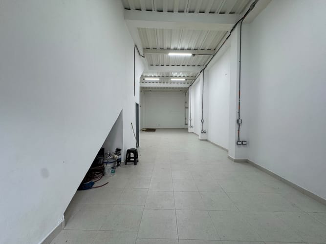 Bodega en arriendo en Cristo Rey, Medellín, 120 m² · foto 3 de 12