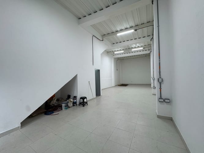 Bodega en arriendo en Cristo Rey, Medellín, 120 m² · foto 8 de 12
