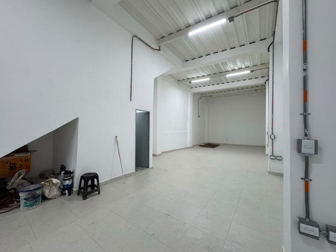 Bodega en arriendo en Cristo Rey, Medellín, 120 m² · foto 12 de 12