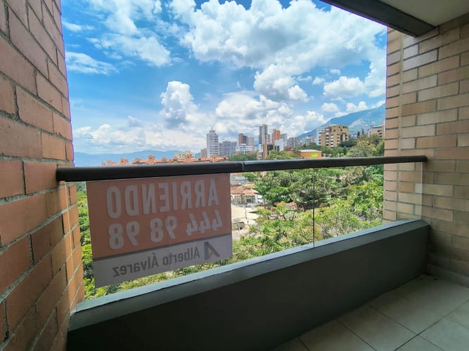 Apartamento de 3 alcobas en arriendo en Urbanización Las Cumbres, Medellín, 81 m² · foto 2 de 13