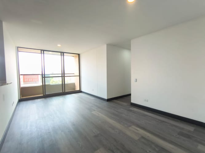 Apartamento de 3 alcobas en arriendo en Urbanización Las Cumbres, Medellín, 81 m² · foto 3 de 13