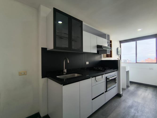 Apartamento de 3 alcobas en arriendo en Urbanización Las Cumbres, Medellín, 81 m² · foto 4 de 13