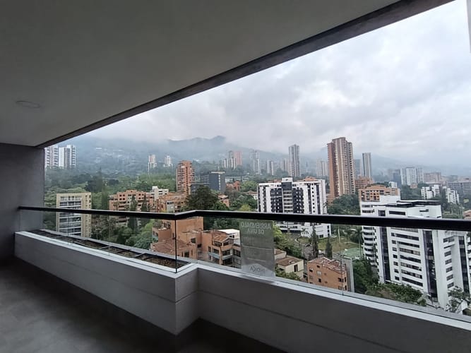 Apartamento de 2 alcobas en arriendo en El Poblado, Medellín, 87 m² · foto 2 de 14