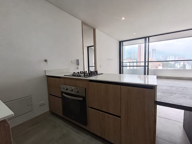 Apartamento de 2 alcobas en arriendo en El Poblado, Medellín, 87 m² · foto 4 de 14