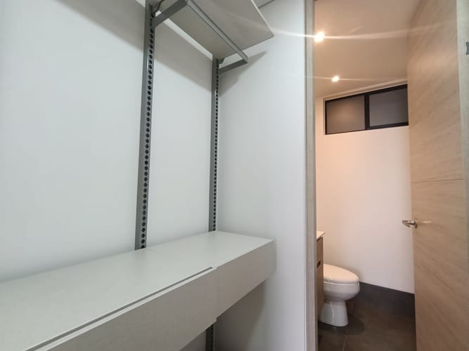 Apartamento de 2 alcobas en arriendo en El Poblado, Medellín, 87 m² · foto 12 de 14