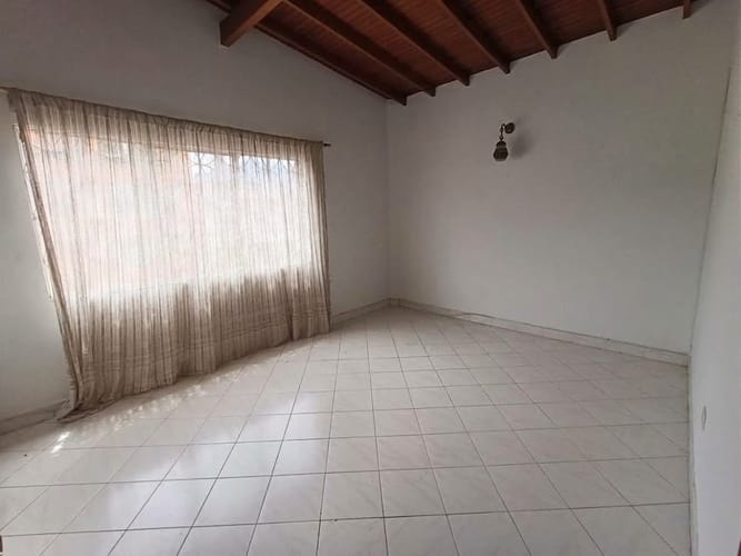 Casa de 3 alcobas en arriendo en Laureles, Medellín, 320 m² · foto 4 de 18