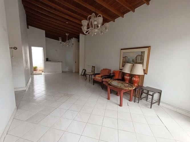 Casa de 3 alcobas en arriendo en Laureles, Medellín, 320 m² · foto 5 de 18