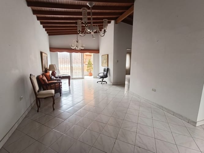 Casa de 3 alcobas en arriendo en Laureles, Medellín, 320 m² · foto 6 de 18