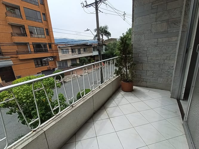 Casa de 3 alcobas en arriendo en Laureles, Medellín, 320 m² · foto 9 de 18