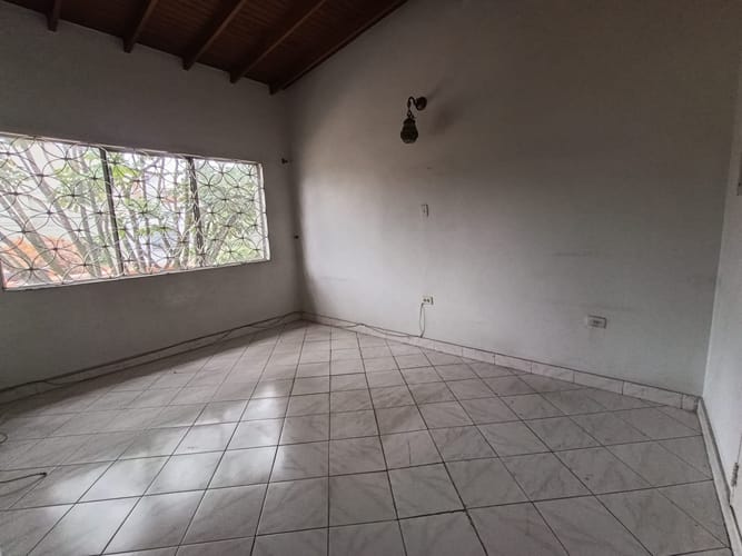 Casa de 3 alcobas en arriendo en Laureles, Medellín, 320 m² · foto 11 de 18