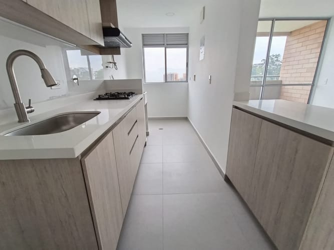 Apartamento de 3 alcobas en arriendo en Camino Verde, Envigado, 73 m² · foto 3 de 14