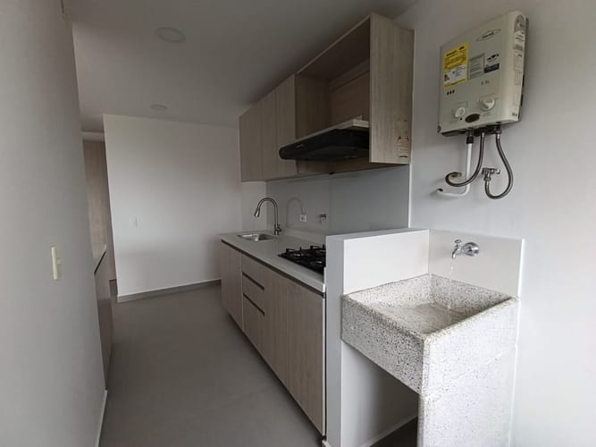Apartamento de 3 alcobas en arriendo en Camino Verde, Envigado, 73 m² · foto 4 de 14