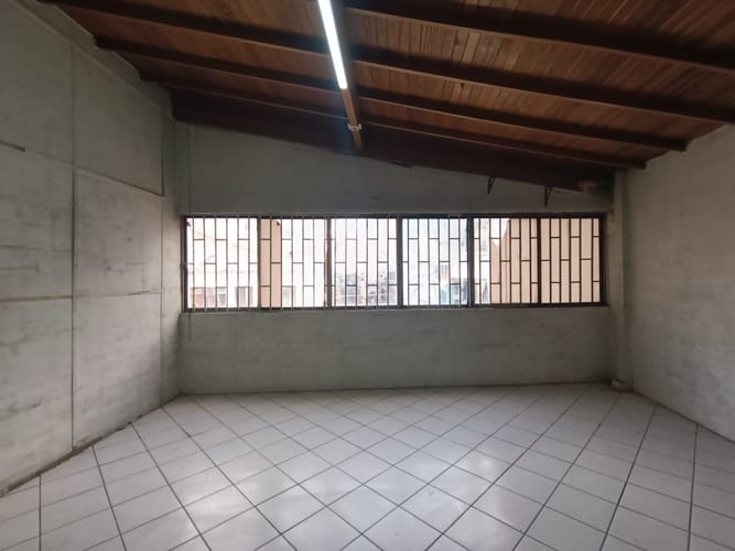 Bodega en arriendo en Guayaquil, Medellín, 66 m² · foto 3 de 9