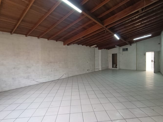 Bodega en arriendo en Guayaquil, Medellín, 66 m² · foto 4 de 9