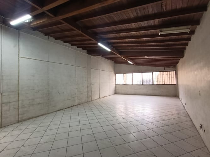 Bodega en arriendo en Guayaquil, Medellín, 66 m² · foto 6 de 9